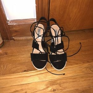 Steve Madden black wedges